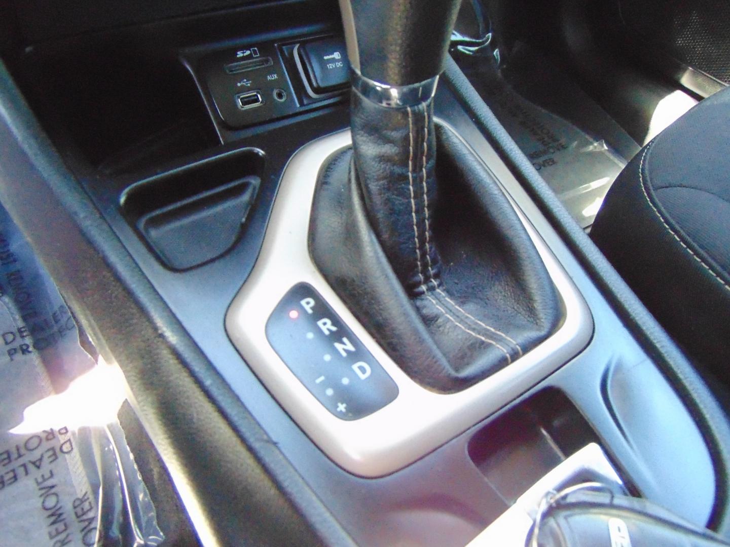 2015 Red Jeep Cherokee (1C4PJLAB2FW) with an 4-Cyl 2.4 Liter engine, Automatic, 9-Spd transmission, located at 2105 Dixie Hwy, Louisville, KY, 40210, (502) 772-3333, 38.220932, -85.795441 - Photo#19